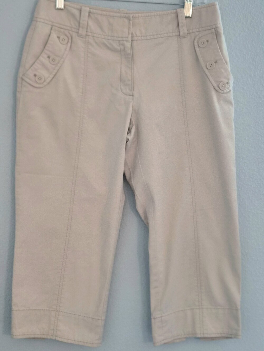 Ann Taylor LOFT Julie Buttons Detail Capri Pants Size 6 Light Khaki